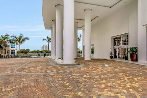 3ffe3d9b bcf3 48f5 b7b8 e2c1a796560e