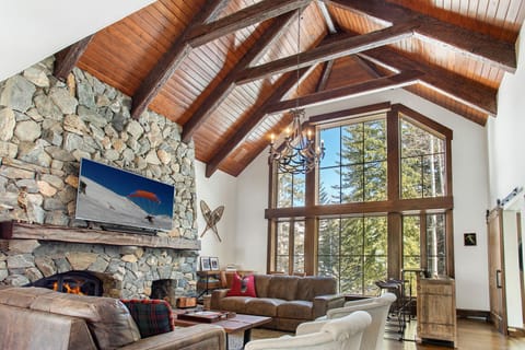 Main room for entertaining