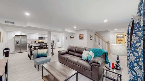 Cozy and Modern Living Space 