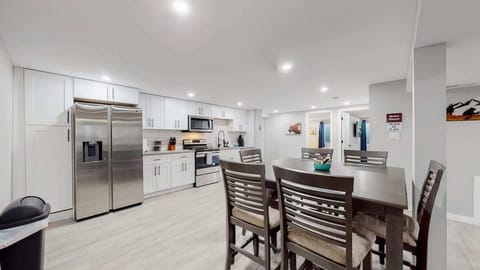 Modern Kitchen and Dining Area