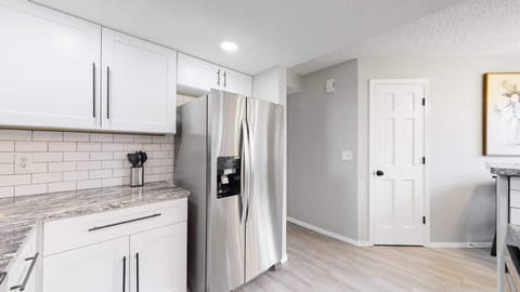 Don't miss out on this stunning kitchen!