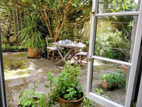 Sunny, private, enclosed garden