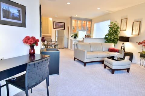 Writting desk with lamp. A Nice place for remote workers.