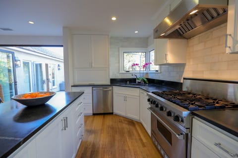 Fully equipped kitchen