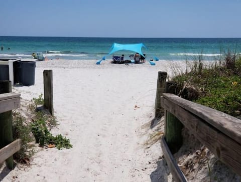 Beach nearby, sun loungers, beach towels