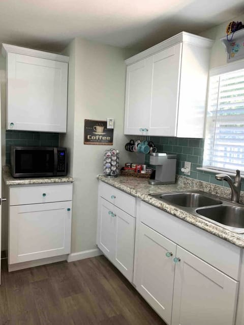 Kitchen - k-cup & slow drip coffee available