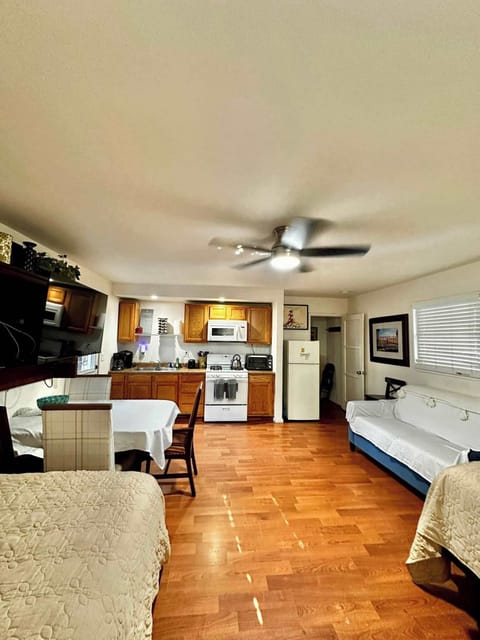 Full kitchenette! Stove, Oven, Microwave, Refridgerator, dishes, utensils, pots and