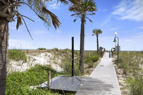 Moreno-Point-Beach-Access-Showers