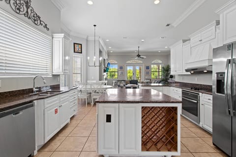 24-Sandcastle-Dreams-Kitchen-Alt