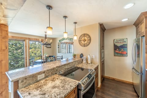 Updated full-sized kitchen.