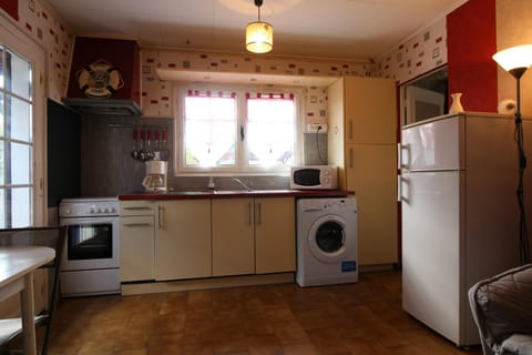 Fridge, oven, stovetop, highchair