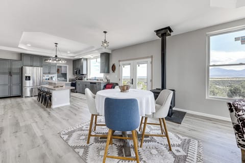 Dining Area | Dining Table | Dishware/Flatware
