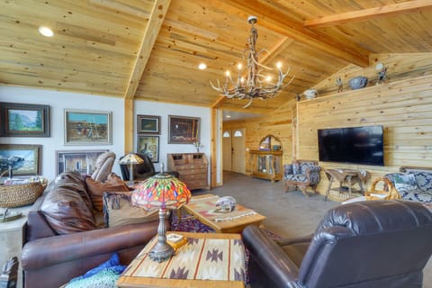 Jefferson Vacation Rental | 3BR | 2BA | 2,400 Sq Ft | Step-Free Access