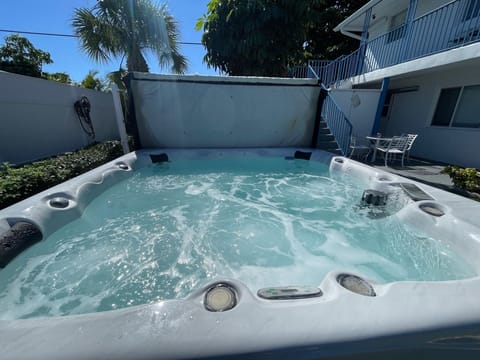 Outdoor spa tub