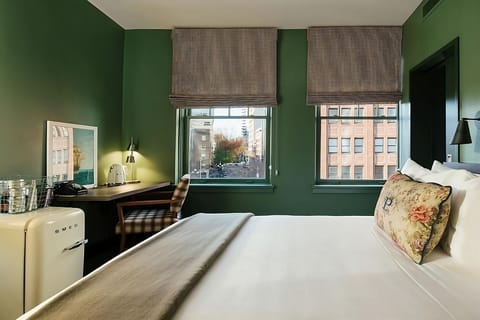 Unit with 1 Queen size Bed