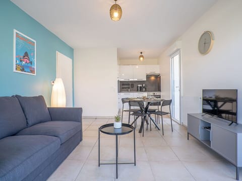 Plant, Furniture, Sky, Property, Table, Building, Cloud, Window, Chair, Outdoor Furniture