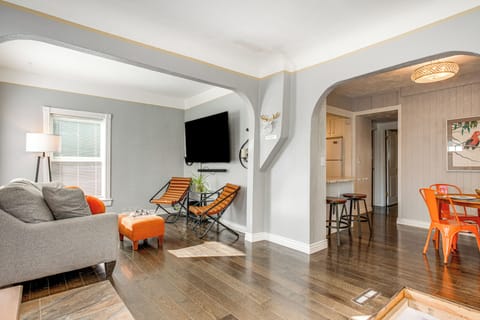 Englewood Vacation Rental | 2BR | 1BA | 3 Stairs to Access | 800 Sq Ft