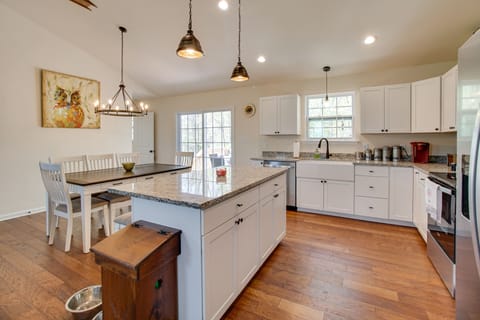 Kitchen | Main Floor | Dishware & Flatware | Keurig | Toaster