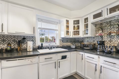 Fully equipped kitchen to prepare meals for big groups