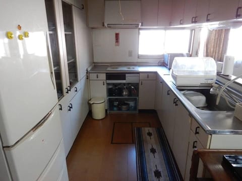 Fridge, microwave, stovetop, cookware/dishes/utensils