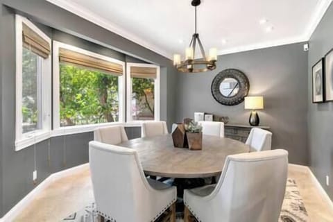 6aa5b866 daa8 4e21 82bc 20a2a714a306