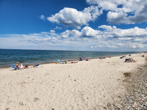 Beach nearby, sun loungers, beach towels