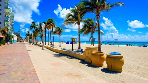 Beach nearby, sun loungers, beach towels