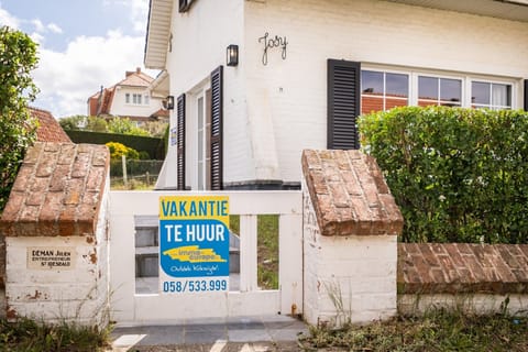 Entrance / Reception