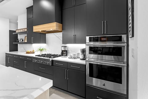 Modern Kitchen with Gas Stove Top and Duel Top and Bottom Ovens