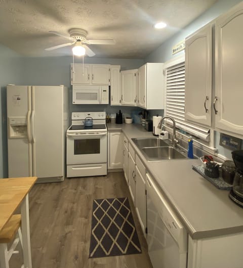 Fully stocked kitchen for preparing all of your meals! (+ full size fridge!)