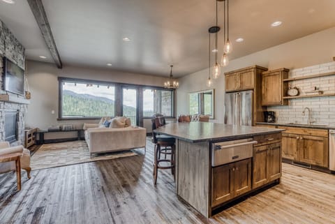 Entry, Living, Kitchen, Dinning, Deck, Hot Tub & Grill