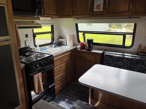 Kithcne and dining area, new electric cook stove