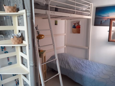 3 bedrooms, travel crib, free WiFi