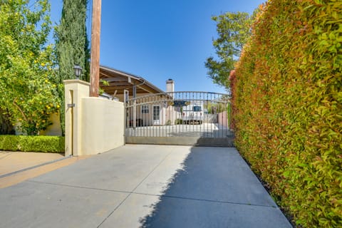 Pasadena Vacation Rental | 1BR | 1BA | 700 Sq Ft | Step-Free Access