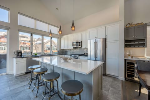 Seating for four at the breakfast bar