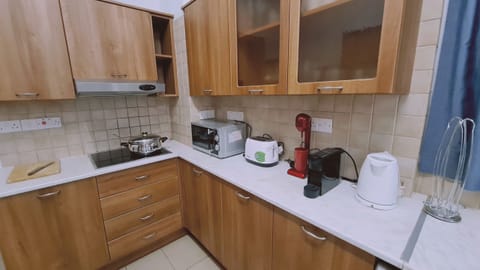 Fridge, microwave, oven, coffee/tea maker