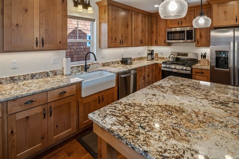 Gorgeous kitchen, full appointed with everything you need