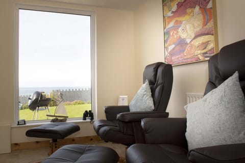 Kitchen seating area