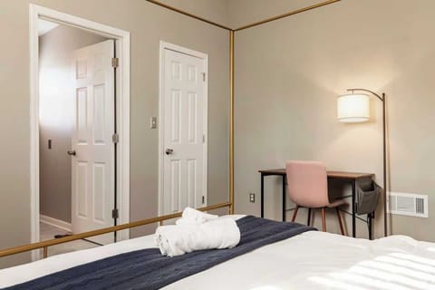 Bedroom 4 with king bed and desk