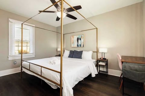 Stylish CozySuites 4BR/2BA modern-historic touch