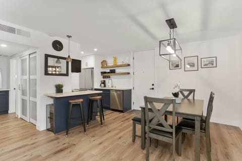 Modern Dining Room & Kitchen