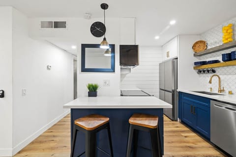 Kitchen Area w/ Breakfast Bar