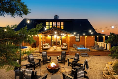 Cozy up around the propane fire pit at Cowboy Surf Lodge. Perfect for stargazing, storytelling, or simply enjoying the warmth of a tranquil Texas evening.