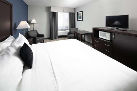 Comfortable King size bed, perfect escape after a long day of sightseeing