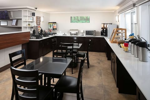 On-site dining area, with FREE breakfasts!