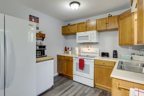 Kitchen | Stove/Oven | Refrigerator | Dishwasher | Free WiFi