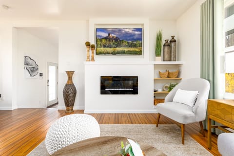 Comfortable living area with 55" 4k smart tv