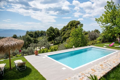 Swim, jacuzzi, Enjoy your drink letting your gaze travel to nature