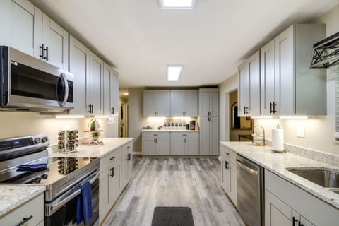 Fully Equipped Kitchen | Cooking Basics | Coffee Maker | Blender | Toaster