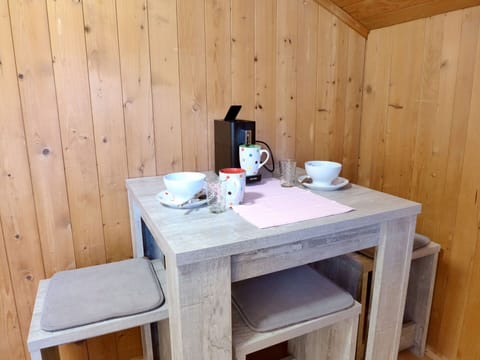 Plant, Sky, Cloud, Window, Building, Mountain, Highland, House, Tree, Land Lot